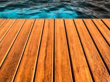 Havuzun yanındaki ahşap güverte, arka plan için yakın plan..