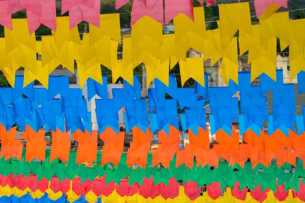 Saint John parti renkli bayraklar. Brezilya 'nın kuzeydoğu bölgesinde Haziran ayında düzenlenen geleneksel şenlikler.