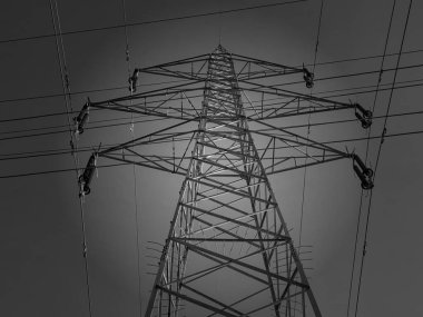 Gri desenler ve tasarımlar elektrik pilonu tasarımından esinlenilmiş ve oluşturulmuş. 