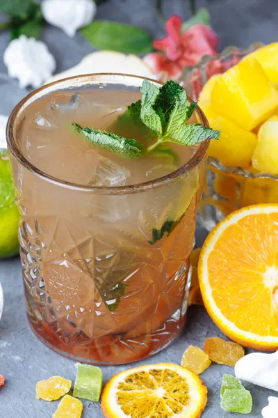 Kall Uppfriskande Ananas Cocktail Med Lime Och Mint För Varm — Stockfoto
