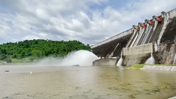 Khun Dan Prakan Chon Dam Uma Grande Barragem Concreto Que — Vídeo de Stock