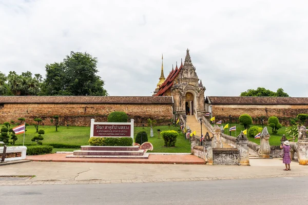 Phrathatlampanguang Ναός Μεταφράστε Κείμενο Στην Πινακίδα Wat Phra Lampang Luang — Φωτογραφία Αρχείου