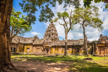 Phanom Rung Tarihi Parkı, Tayland 'ın Buriram Eyaleti' nde bulunan antik Khmer döneminde inşa edilmiş bir kaledir..