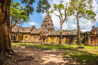 Phanom Rung Tarihi Parkı, Tayland 'ın Buriram Eyaleti' nde bulunan antik Khmer döneminde inşa edilmiş bir kaledir..