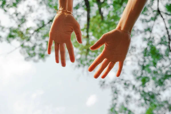 Team stacks hands in a workshop for teambuilding and teambuilding — Stock Photo, Image