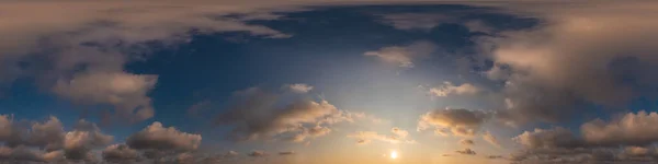 Blue evening sky seamless panorama spherical equirectangular 360 degree view with Cumulus clouds, setting sun. Full zenith for use in 3D graphics, game and aerial drone panoramas as sky replacement. — Stock Photo, Image