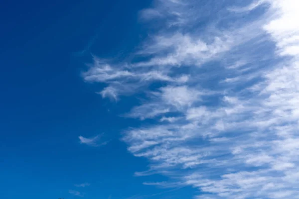 蓝天上的高卷云 — 图库照片