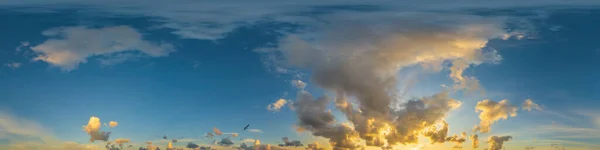 Mörkblå Skymning Himmel Panorama Med Cumulus Moln Sömlös Hdr 360 — Stockfoto
