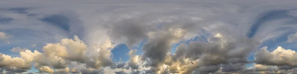 Mörkblå Skymning Himmel Panorama Med Cumulus Moln Sömlös Hdr 360 — Stockfoto