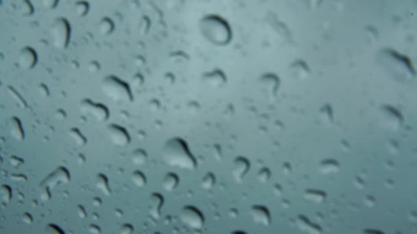 Těsné Vodní Kapky Skle Velká Dešťové Kapky Během Letní Sprchy — Stock video