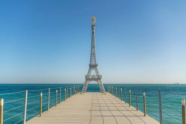 Large Model Eiffel Tower Beach — Foto Stock