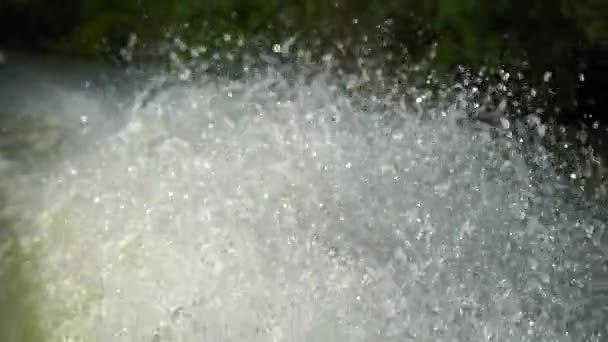 ボートから飛び散る水のスローモーションビデオ — ストック動画