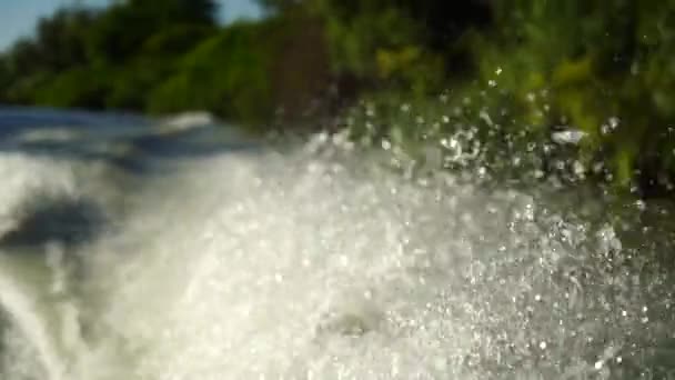 Slow Motion Video Van Water Spatten Van Een Boot — Stockvideo