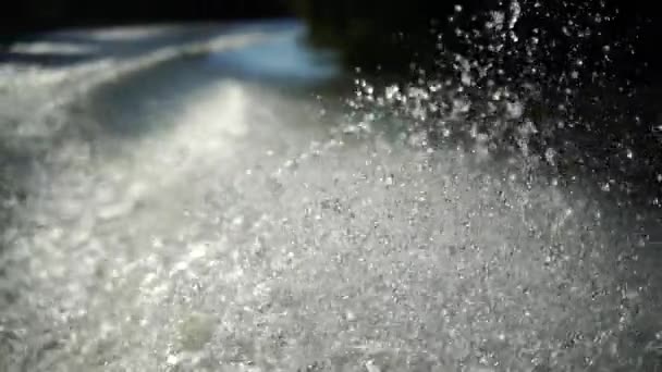 Zeitlupenvideo Von Wasser Das Aus Einem Boot Spritzt — Stockvideo