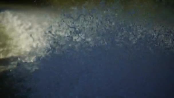 Hidasliikkeinen Video Veden Roiskumisesta Veneestä — kuvapankkivideo