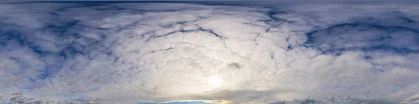 Panorama Céu Com Nuvens Cirrus Formato Equiretangular Esférico Sem Costura — Fotografia de Stock