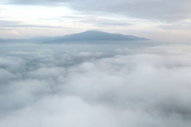 Tayland, Chiangmai 'de bulutlar denizi olan hava manzaralı Doi Suthep.