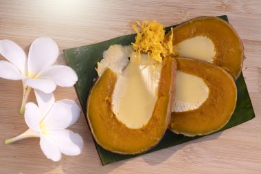 Tayland 'da tatlı yemek.