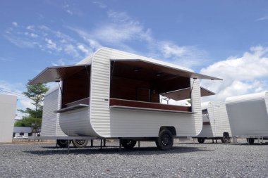 Kamu parkında otomobil otomat otomatları.