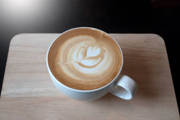 Latte Art Gorąca Kawa Kolorze Czarnym Tle — Zdjęcie stockowe