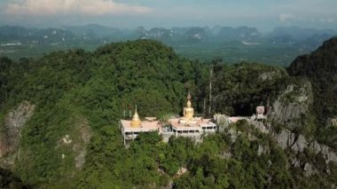 Wat Tham Suea 'nın Tayland, Krabi' deki ünlü tapınağı..