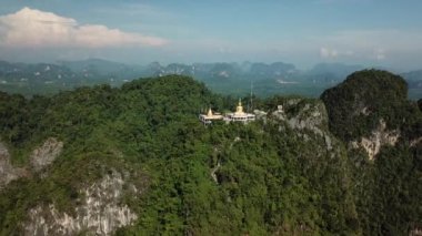 Wat Tham Suea 'nın Tayland, Krabi' deki ünlü tapınağı..