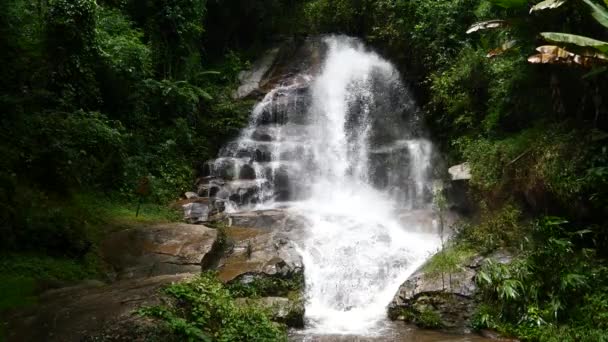 Mon Tha Doi Suthep Waterfall Chiangmai Thailand – stockvideo