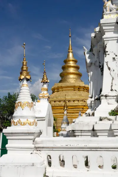 CHIANG MAI THAILAND 28 Eylül 2022: Wat Phra Sri Jomthong tarihi tapınağı, Tayland.
