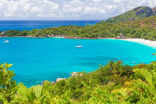 Vista de la playa tropical Anse Lazio, isla Praslin, Seychelles. — Foto de Stock