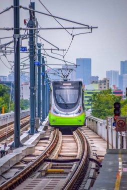 Foshan, Çin 18 Ağustos 2021 Nanhai Tramvay Hattı 1, Nanhai Bölgesi, Foshan Şehri 'ndeki yeni tramvay sistemi. Bu yeni bir trafik sistemi. 18 Ağustos 2021 'de çalışmaya başla.