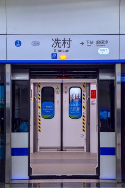 Guangzhou, Çin 1, 2021 Guangzhou Metro 18 hattı ekspres metro hattıdır. Çalışma hızı 160 km / saat (99 mph)).