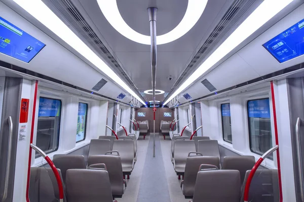 Guangzhou, Çin 1, 2021 Guangzhou Metro 18 hattı ekspres metro hattıdır. Çalışma hızı 160 km / saat (99 mph)).