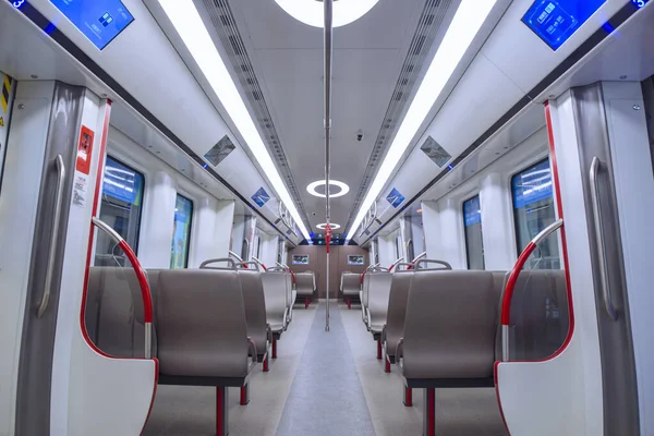 Guangzhou, Çin 1, 2021 Guangzhou Metro 18 hattı ekspres metro hattıdır. Çalışma hızı 160 km / saat (99 mph)).