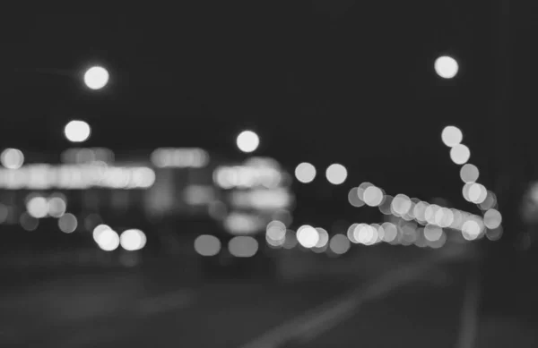 Gece Sokağının Araba Sokak Lambalarıyla Soyut Bir Arka Planı Var — Stok fotoğraf
