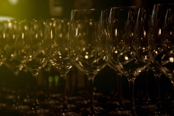 Viele Weingläser Reihe Für Hintergründe Leere Saubere Gläser Die Reihenweise — Stockfoto
