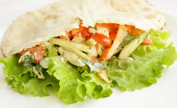 pide Sebzeli tavuk salatası