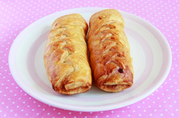 Puff pastry buns with cherry filling — Stock Photo, Image