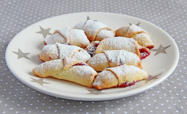 Simit böğürtlen reçeli ve şekerleme şeker — Stok fotoğraf