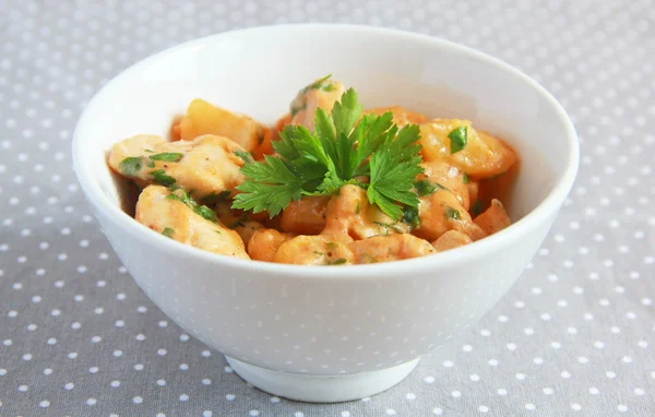 Chicken and potatoes stew with parsley — Stock Photo, Image