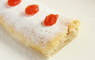 elma strudel süzme peynir ile