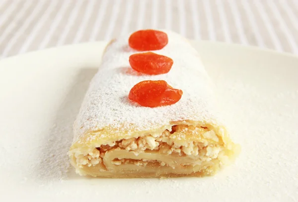 Strudel de manzana con requesón — Foto de Stock