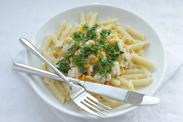 Pasta with chicken, cream, corn, cheese and parsley. — Stock Photo, Image