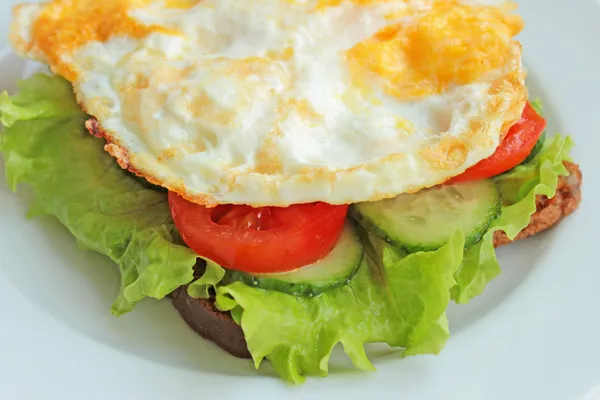 sandviç salata, domates ve yumurta