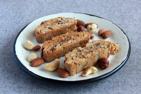 Traditinal Italian Cookies Biscotti Nuts Raisins Cinnamon Homemade Cookies Almond — 스톡 사진