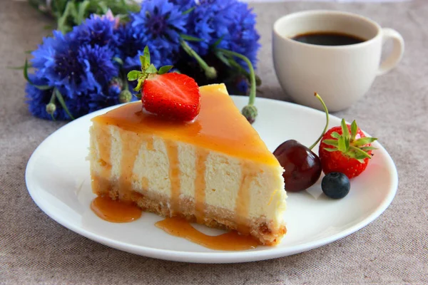 Cheesecake Tradițional American New York Caramel Sărat Brânză Delicioasă Casă — Fotografie, imagine de stoc