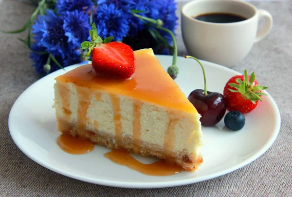 Cheesecake Tradițional American New York Caramel Sărat Brânză Delicioasă Casă — Fotografie, imagine de stoc