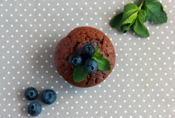 Homemade Chocolate Muffins Blueberry Delicious Cupcakes Plate Decorated Fresh Berries Лицензионные Стоковые Изображения