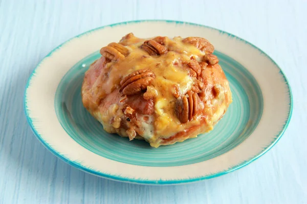 Zelfgemaakte Cinnabon Met Mascarpone Crème Karamelsaus Vers Zacht Broodje Met — Stockfoto