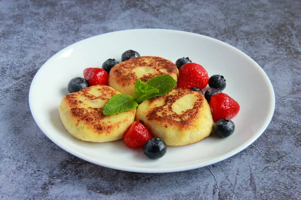 Vegan Syrniki Made Tofu Homemade Tofu Cheesecakes Syrnyky Decorated Fresh — Fotografie, imagine de stoc