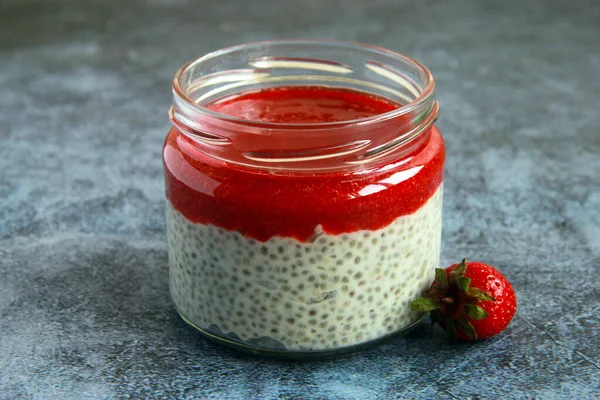 Vegan Chia Pudding Coconut Milk Strawberry Topping Healthy Vegan Breakfast — Stock Photo, Image